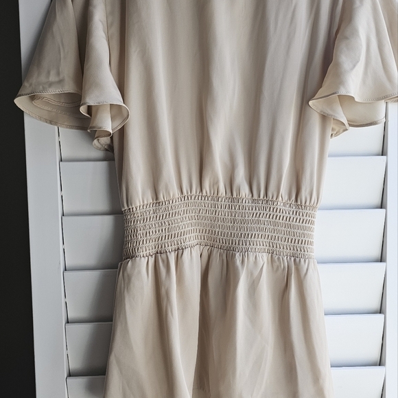 Max Studio Blouse V neck Elastic Band Belt Ivory Beige size  L - Picture 7 of 7